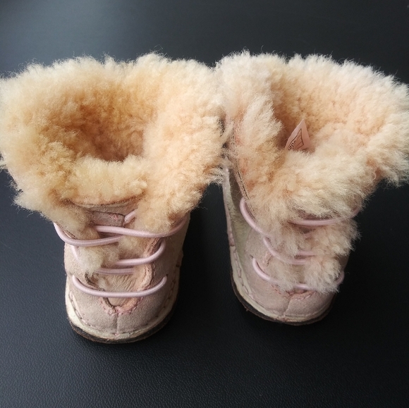 UGG Baby Girl Boot Size M - Picture 5 of 9